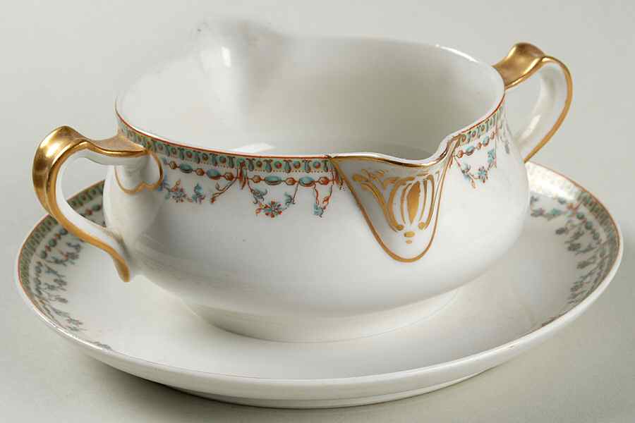 Durana Gravy Boat with Attached Underplate by Haviland-1