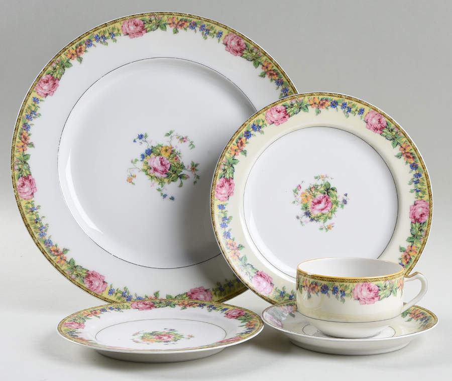 Gloria (France) 5 Piece Place Setting by Haviland-1