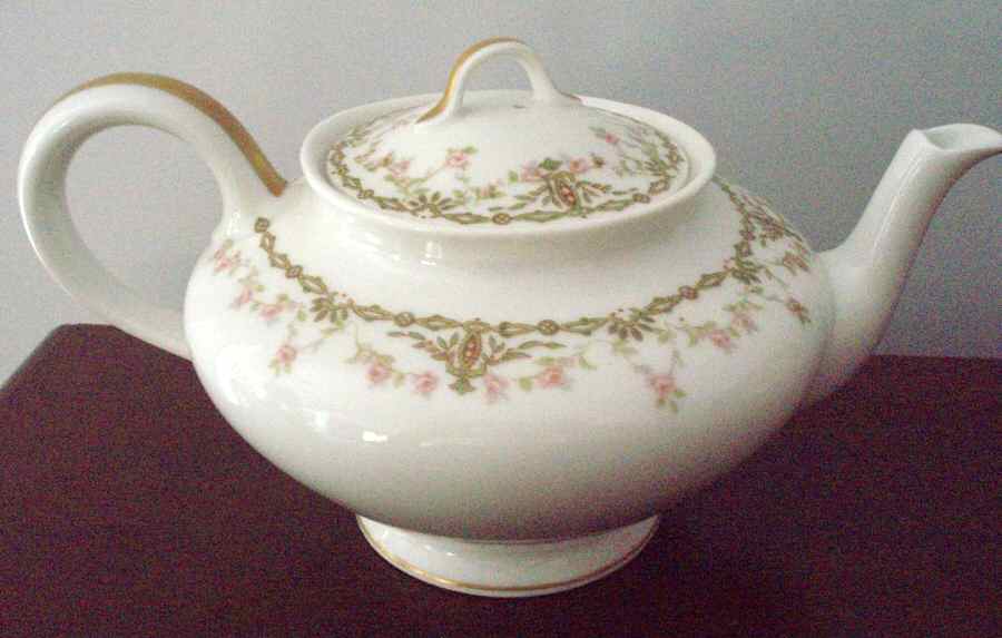 H112 Teapot & Lid by Haviland-1