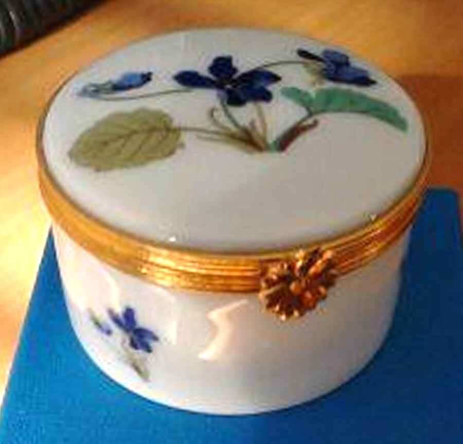 Imperatrice Eugenie Hinged Pill Box by Haviland-1