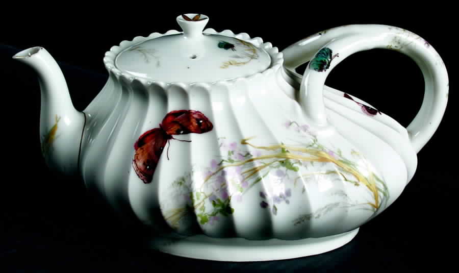 Meadow Visitors (Blank 413) Small Teapot & Lid by Haviland-1