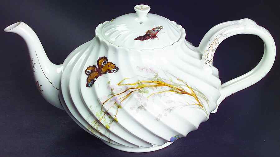 Meadow Visitors (Blank 413) Teapot & Lid by Haviland-1