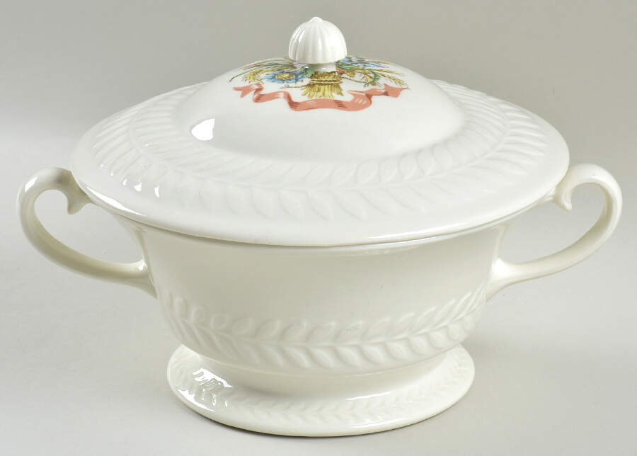 Mt. Vernon (NY, Greylock) Round Covered Vegetable by Haviland-1