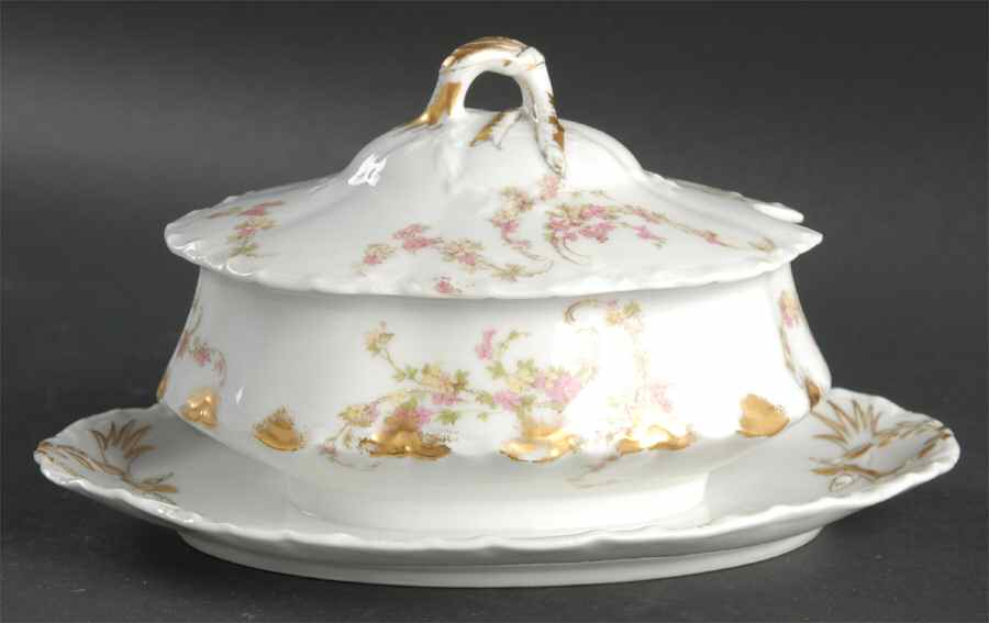Norma Gravy Boat w/Attached Underplate & Lid by Haviland-1