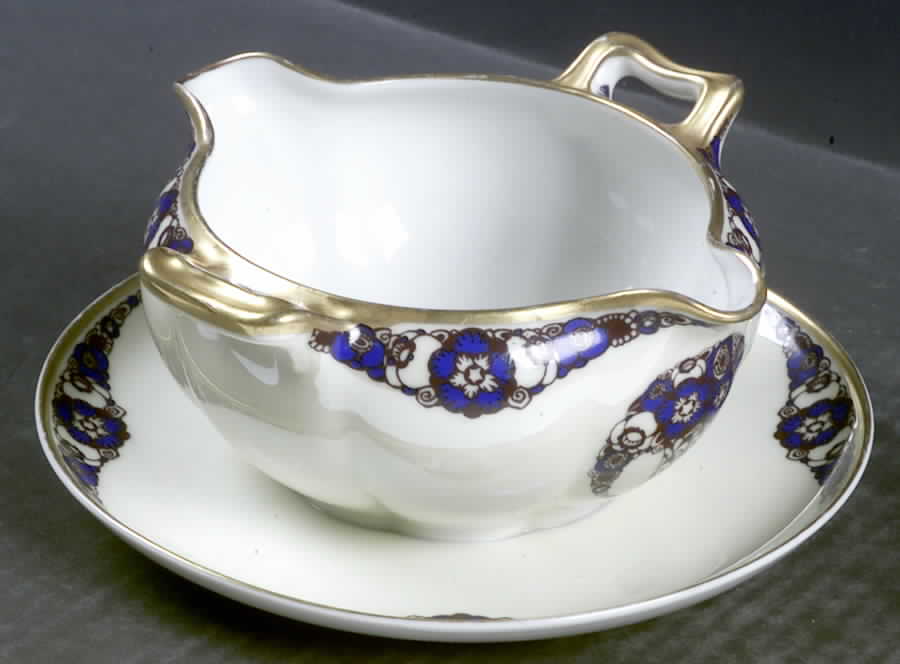 Parisien Gravy Boat with Attached Underplate by Haviland-1