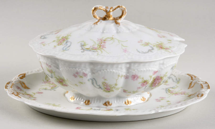 The Princess Gravy Boat w/Attached Underplate & Lid by Haviland-1