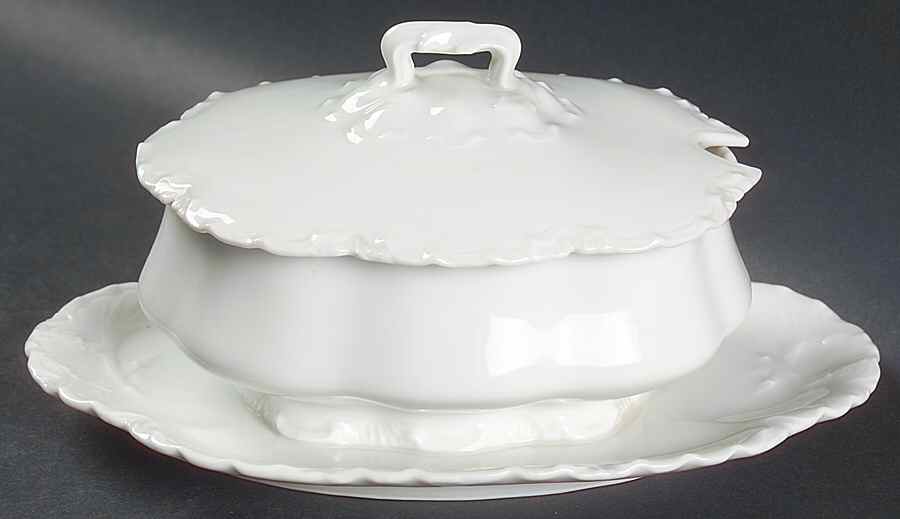 Ranson  Gravy Boat w/Attached Underplate & Lid by Haviland-1