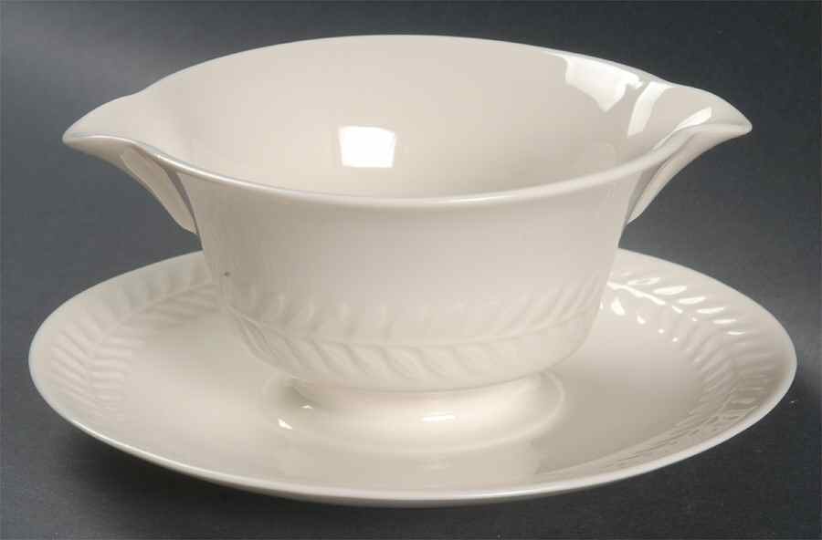 Regents Park Camellia Gravy Boat with Attached Underplate by Haviland-1
