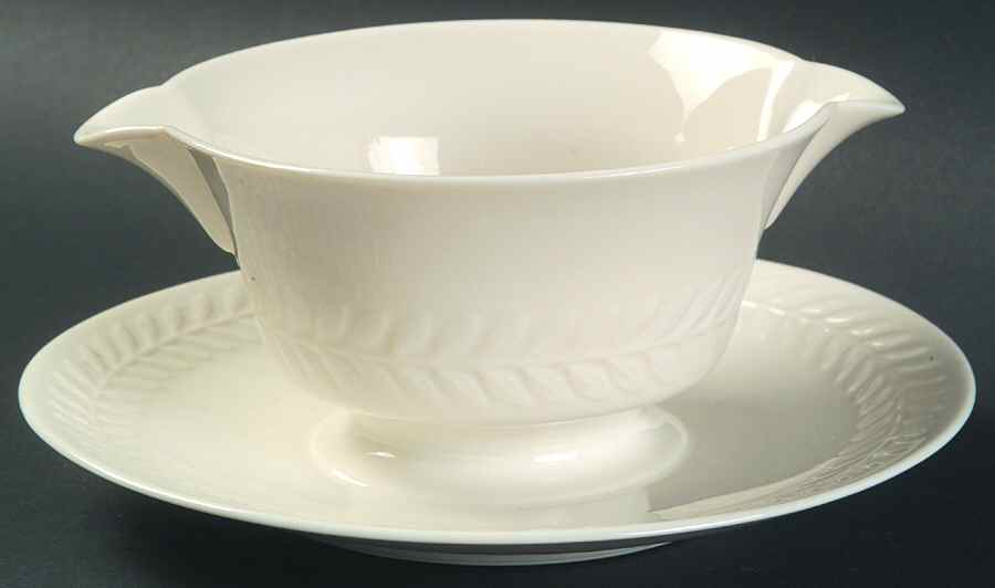 Regents Park Lilac Gravy Boat with Attached Underplate by Haviland-1