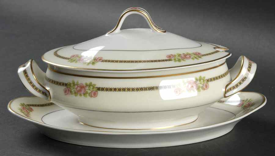 Richmond Gravy Boat w/Attached Underplate & Lid by Haviland-1