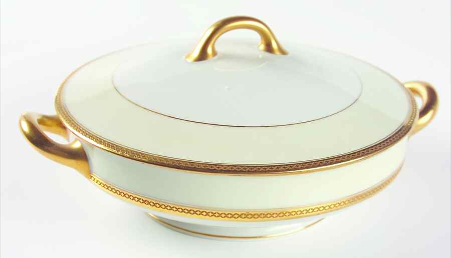Rochambeau Round Covered Vegetable by Haviland-1