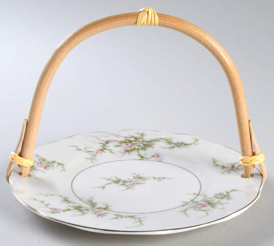 Rosalinde (New York) 5 3/8"-5 5/8" Bamboo Handled Serving Plate  HC by Haviland-1