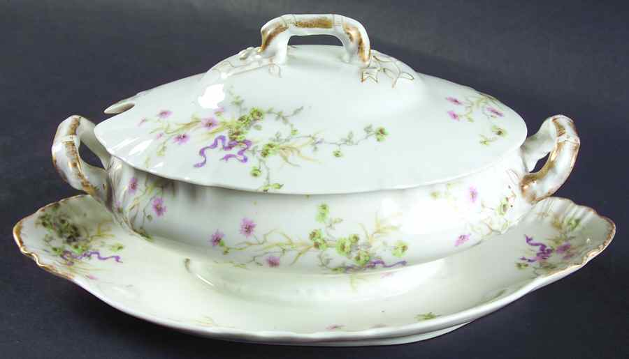 Schleiger 1025 Gravy Boat w/Attached Underplate & Lid by Haviland-1