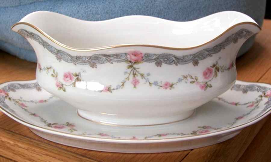 Schleiger 1063 Gravy Boat with Attached Underplate by Haviland-1