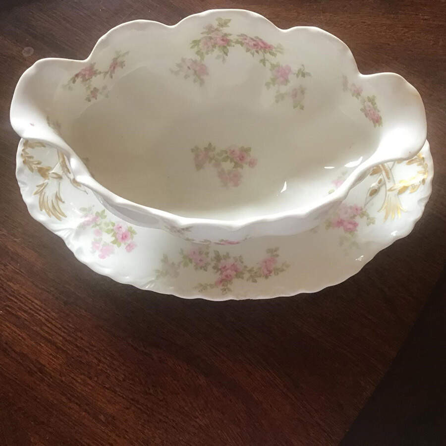 Schleiger 1131 Gravy Boat with Attached Underplate by Haviland-1
