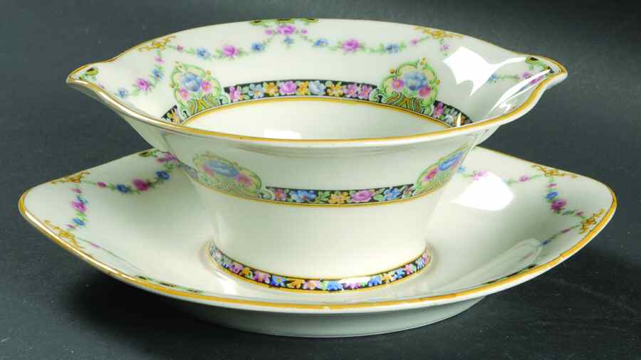 Schleiger 1262 Gravy Boat with Attached Underplate by Haviland-1