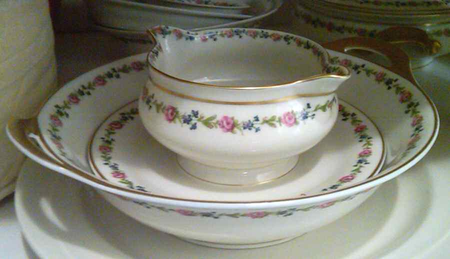Schleiger 1263 Gravy Boat with Attached Underplate by Haviland-1