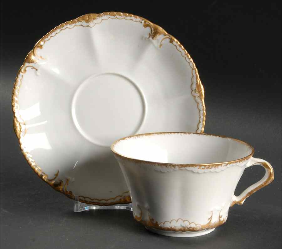 Schleiger 133 Oversized Cup & Saucer Set by Haviland-1