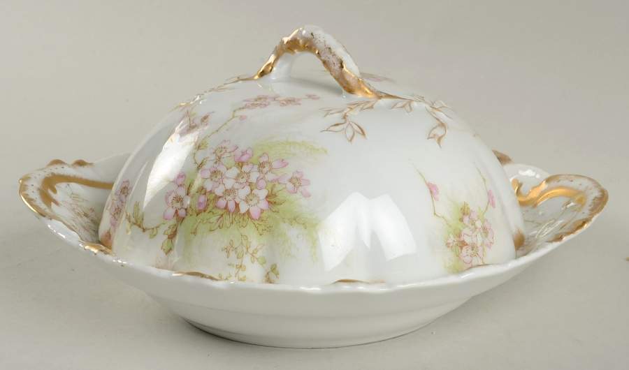 Schleiger 146 Round Covered Butter with Strainer by Haviland-1