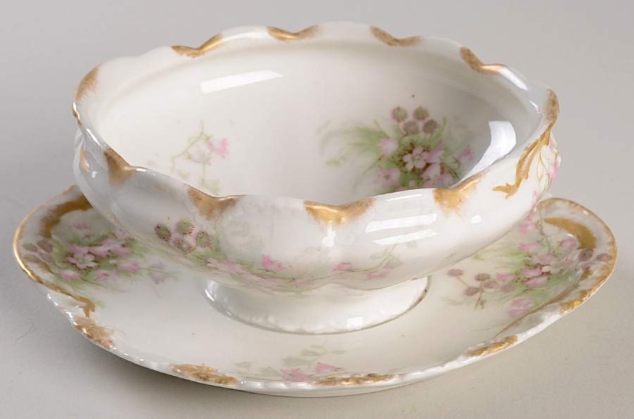 Schleiger 146 Round Gravy Boat/Attached Underplate by Haviland-1