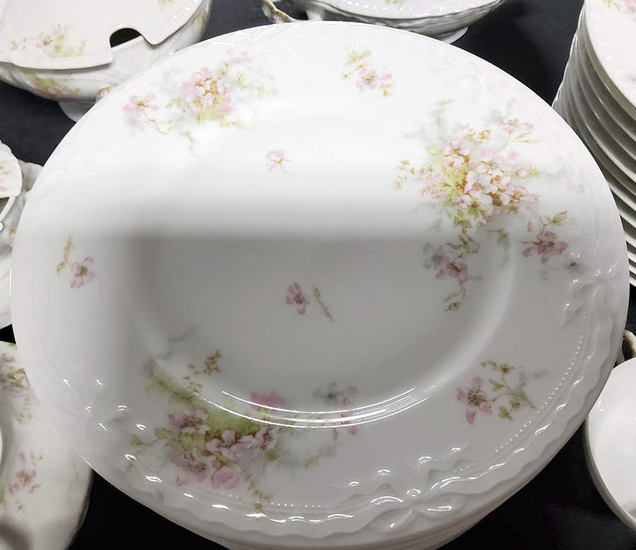 Schleiger 146l Dinner Plate by Haviland-1