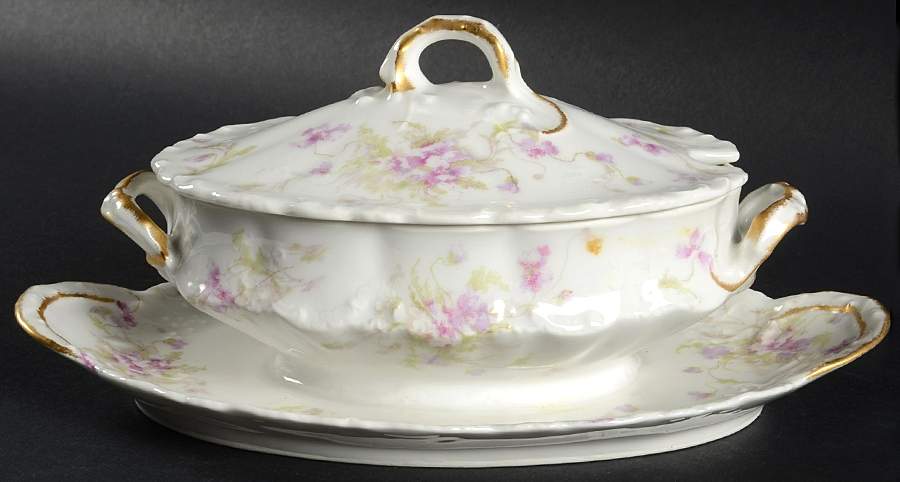 Schleiger 147D Gravy Boat w/Attached Underplate & Lid by Haviland-1