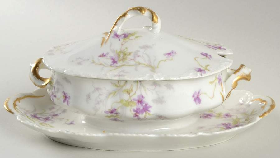 Schleiger 148a Gravy Boat w/Attached Underplate & Lid by Haviland-1