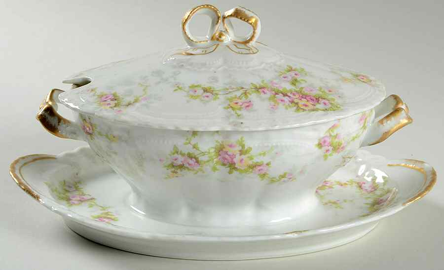Schleiger 149F Gravy Boat w/Attached Underplate & Lid by Haviland-1