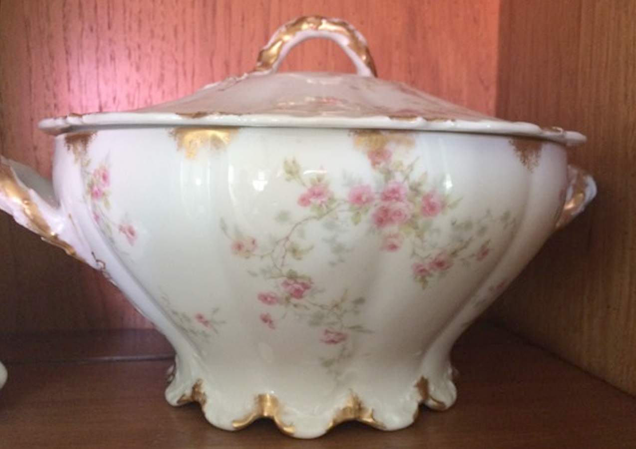 Schleiger 150x Tureen &  Lid by Haviland-1