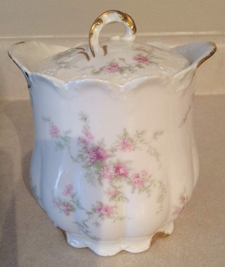 Schleiger 151b Oversize Sugar Bowl & Lid by Haviland-1