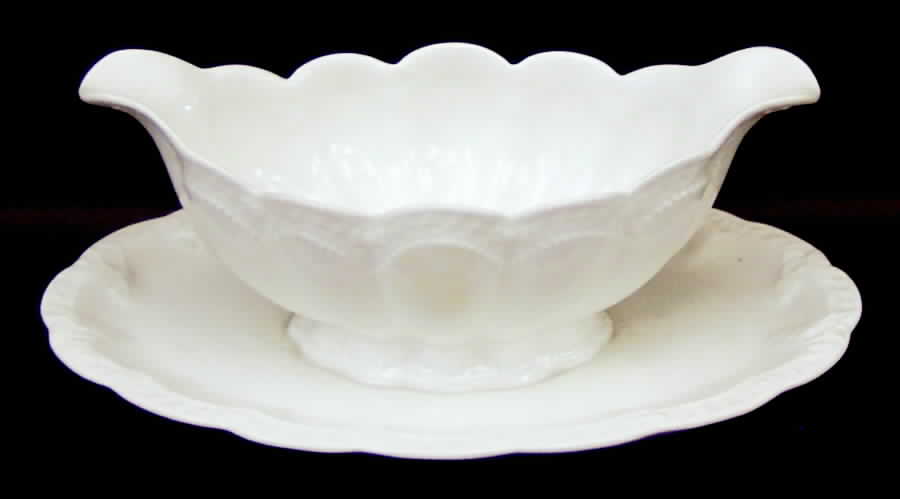 Schleiger 205 Gravy Boat with Attached Underplate by Haviland-1