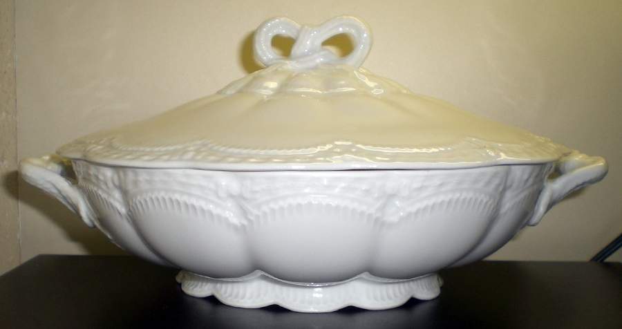 Schleiger 205 Round Covered Vegetable by Haviland-1