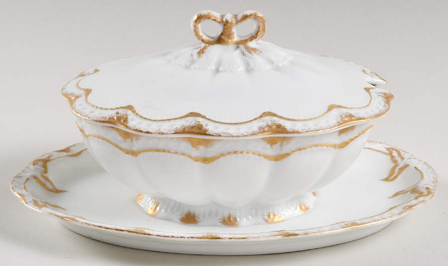 Schleiger 213 Gravy Boat w/Attached Underplate & Lid by Haviland-1
