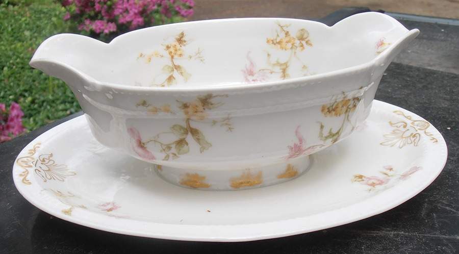 Schleiger 221f Gravy Boat with Attached Underplate by Haviland-1