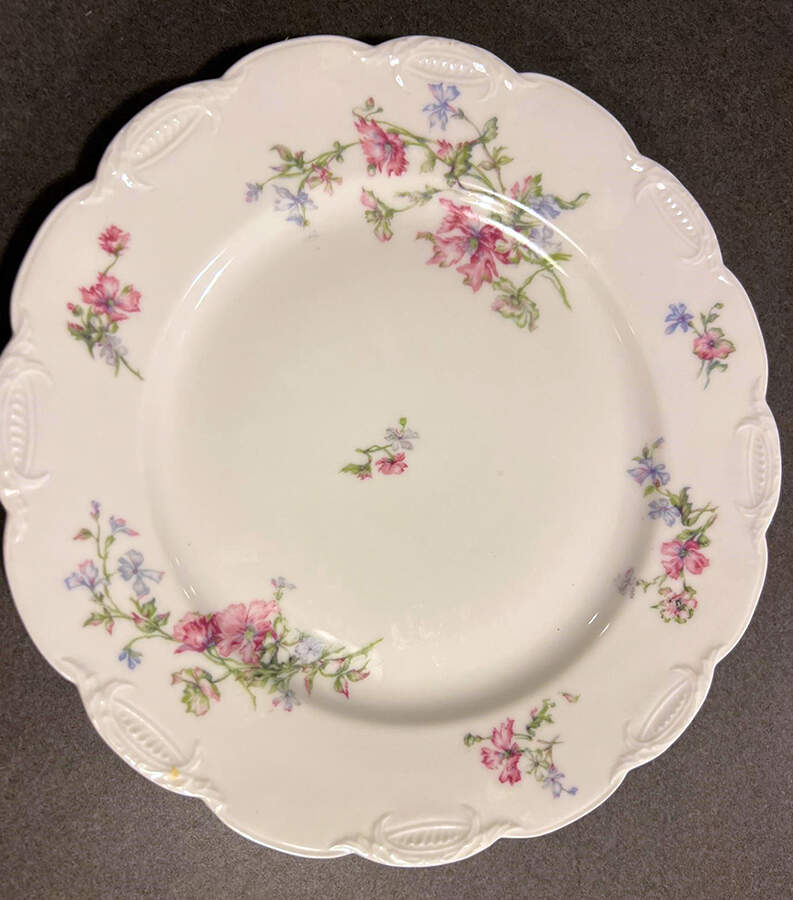 Schleiger 224 Dinner Plate by Haviland-1