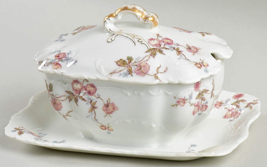 Schleiger 266B Gravy Boat w/Attached Underplate & Lid by Haviland-1