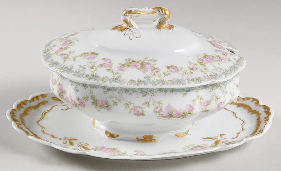 Schleiger 271B Gravy Boat w/Attached Underplate & Lid by Haviland-1