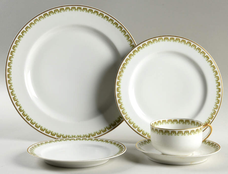 Schleiger 272 40 Piece Estate Set by Haviland-1