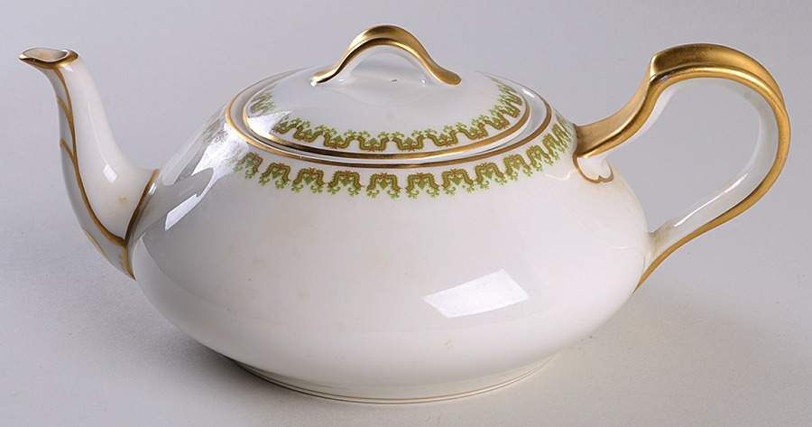 Schleiger 272 Teapot & Lid by Haviland-1