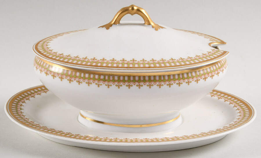 Schleiger 279 Sauce Boat with Attached Underplate & Lid by Haviland-1