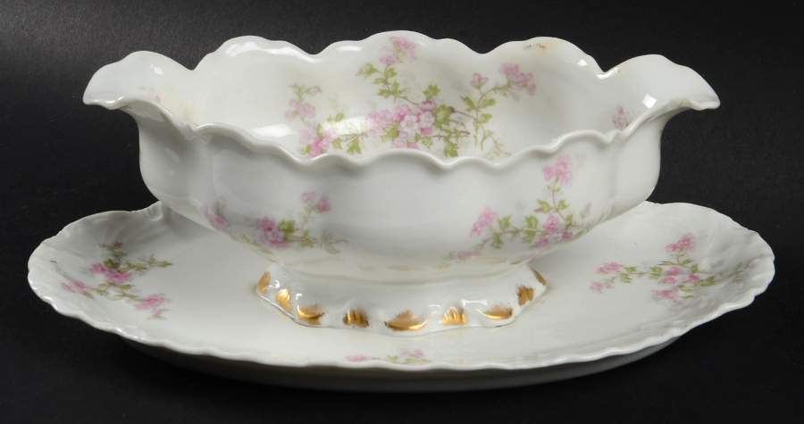 Schleiger 29 Gravy Boat with Attached Underplate by Haviland-1