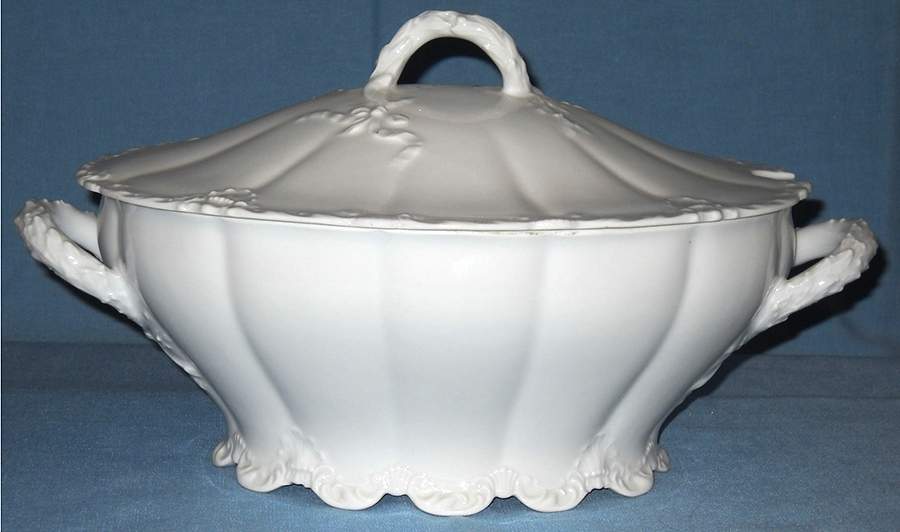 Schleiger 301 Oval Tureen & Lid by Haviland-1