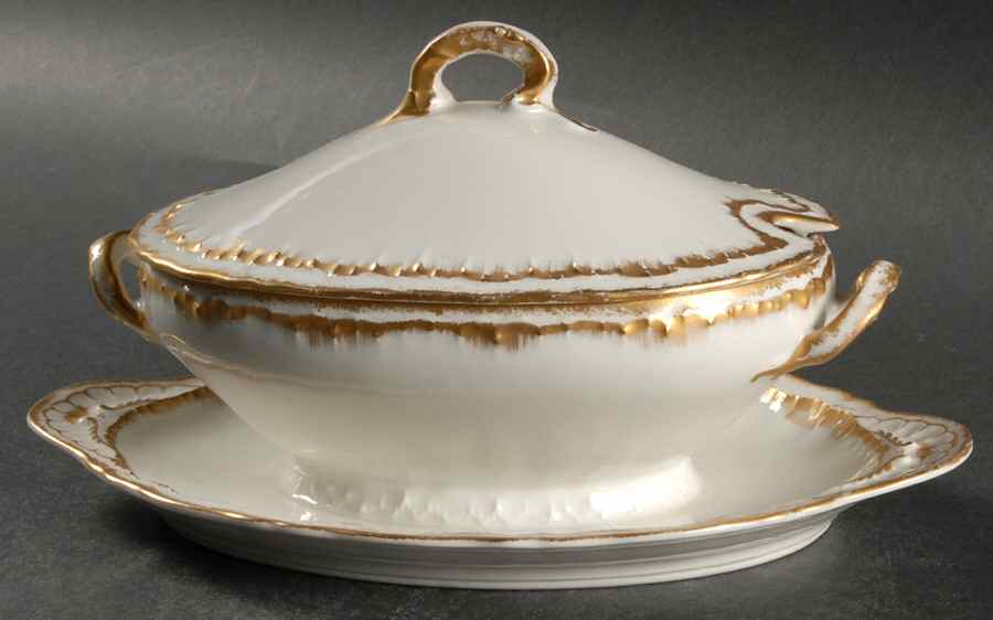 Schleiger 304 Gravy Boat w/Attached Underplate & Lid by Haviland-1