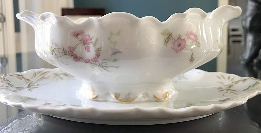 Schleiger 38 Gravy Boat with Attached Underplate by Haviland-1