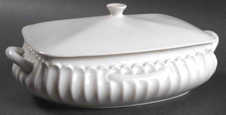 Schleiger 413 (Older, Pre 1950) Oval Covered Vegetable by Haviland-1
