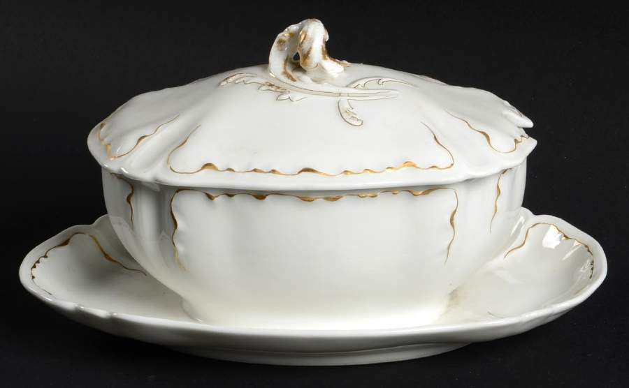 Schleiger 420 Gravy Boat w/Attached Underplate & Lid by Haviland-1