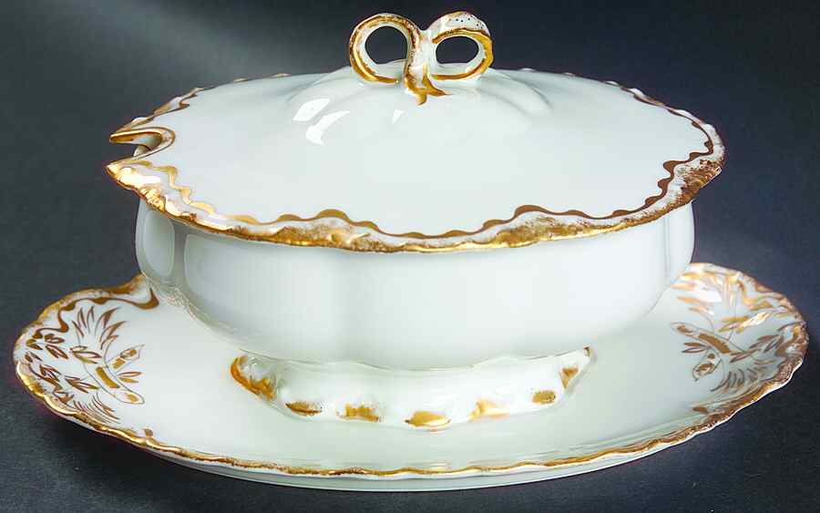Schleiger 428 Gravy Boat w/Attached Underplate & Lid by Haviland-1