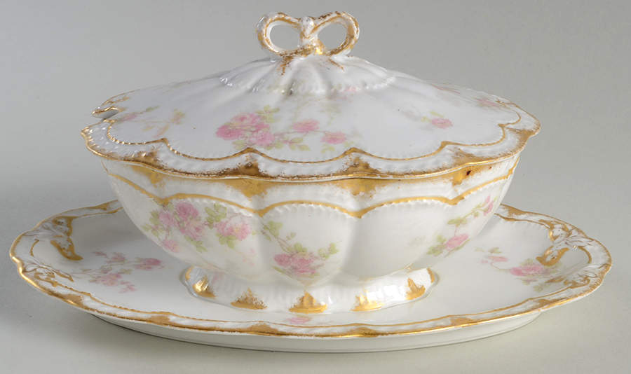 Schleiger 42G Sauce Boat with Attached Underplate & Lid by Haviland-1