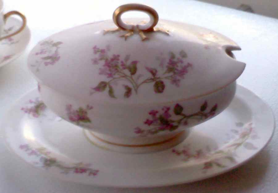 Schleiger 444h Gravy Boat w/Attached Underplate & Lid by Haviland-1