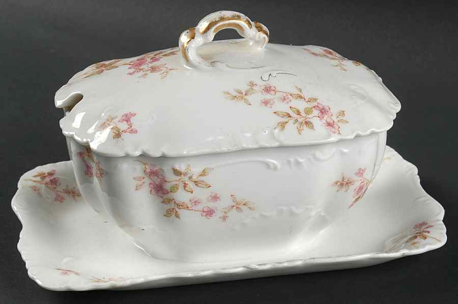 Schleiger 464 Gravy Boat w/Attached Underplate & Lid by Haviland-1